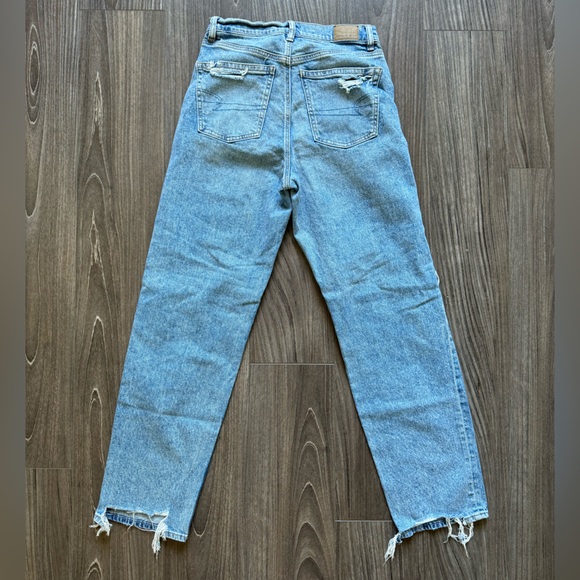 American Eagle Ripped Highwaisted Straight Jeans - Picture 3 of 5